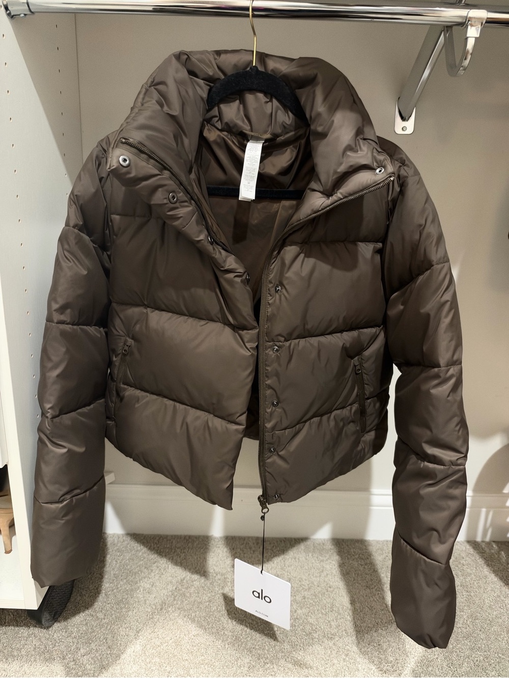 Alo Gold Rush Puffer. Medium. Espresso. New with tags. Authentic. - Picture 2 of 12